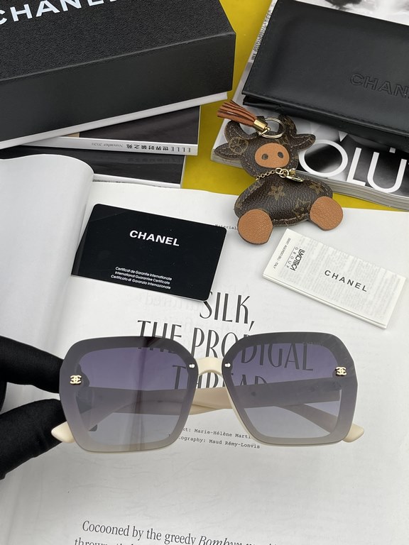 [CHANEL] CHANEL 2024 new trend explosion models fashion box sunglasses wear comfortable Net red tide models sunglasses Ms. high-definition thickened polarized sunglasses     high-quality TR frame    model CH1598