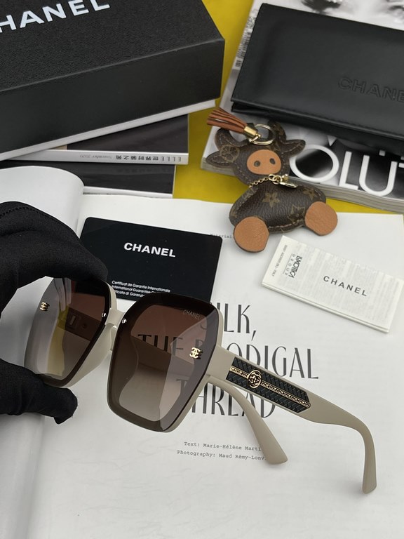 [CHANEL] CHANEL 2024 new trend explosion models fashion box sunglasses wear comfortable Net red tide models sunglasses Ms. high-definition thickened polarized sunglasses     high-quality TR frame    model CH1598