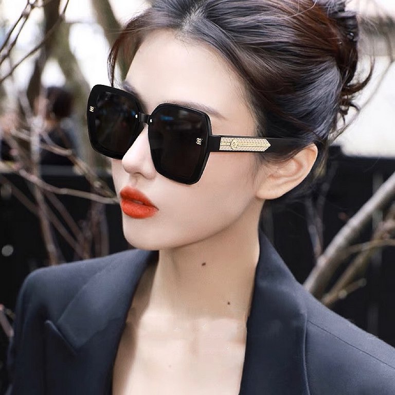 [CHANEL] CHANEL 2024 new trend explosion models fashion box sunglasses wear comfortable Net red tide models sunglasses Ms. high-definition thickened polarized sunglasses     high-quality TR frame    model CH1598