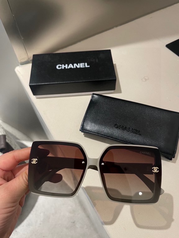 New from Chanel! New model shipment! New model shipment!   Women's HD Thickened Polarized Sunglasses     High quality TR-90 frames Fashionable and versatile!5182