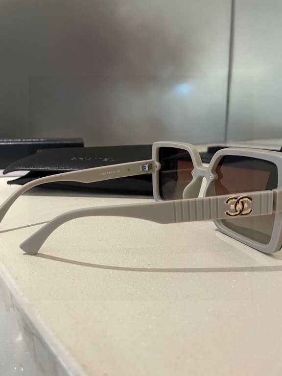 New from Chanel! New model shipment! New model shipment!   Women's HD Thickened Polarized Sunglasses     High quality TR-90 frames Fashionable and versatile!5182