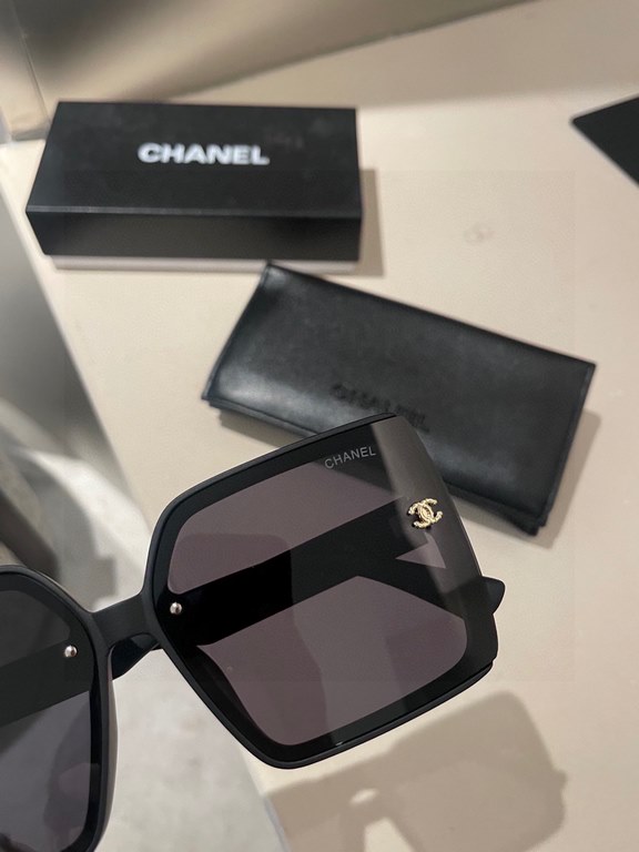 New from Chanel! New model shipment! New model shipment!   Women's HD Thickened Polarized Sunglasses     High quality TR-90 frames Fashionable and versatile!5182