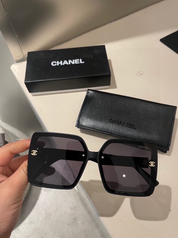 New from Chanel! New model shipment! New model shipment!   Women's HD Thickened Polarized Sunglasses     High quality TR-90 frames Fashionable and versatile!5182