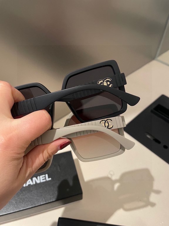 New from Chanel! New model shipment! New model shipment!   Women's HD Thickened Polarized Sunglasses     High quality TR-90 frames Fashionable and versatile!5182