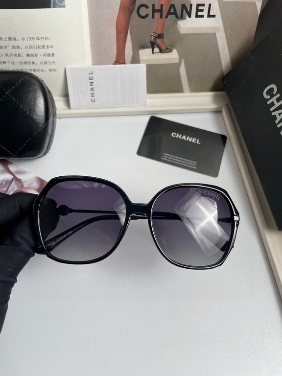 . New   CHANEL Chanel original single quality women's polarized sunglasses   imported Polaroid HD polarized lenses. The official website synchronization sale, fashion atmosphere, travel essential models, buy is to earn