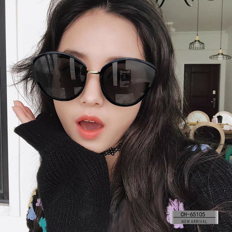 . [CHANEL France]. . [Polaroid Resin HD Lenses] . PC frames - lightweight and comfortable to wear. . [size 62-16-143] . [   new small fragrance sunglasses to reduce the burden of glare, blocking harmful rays of radiation