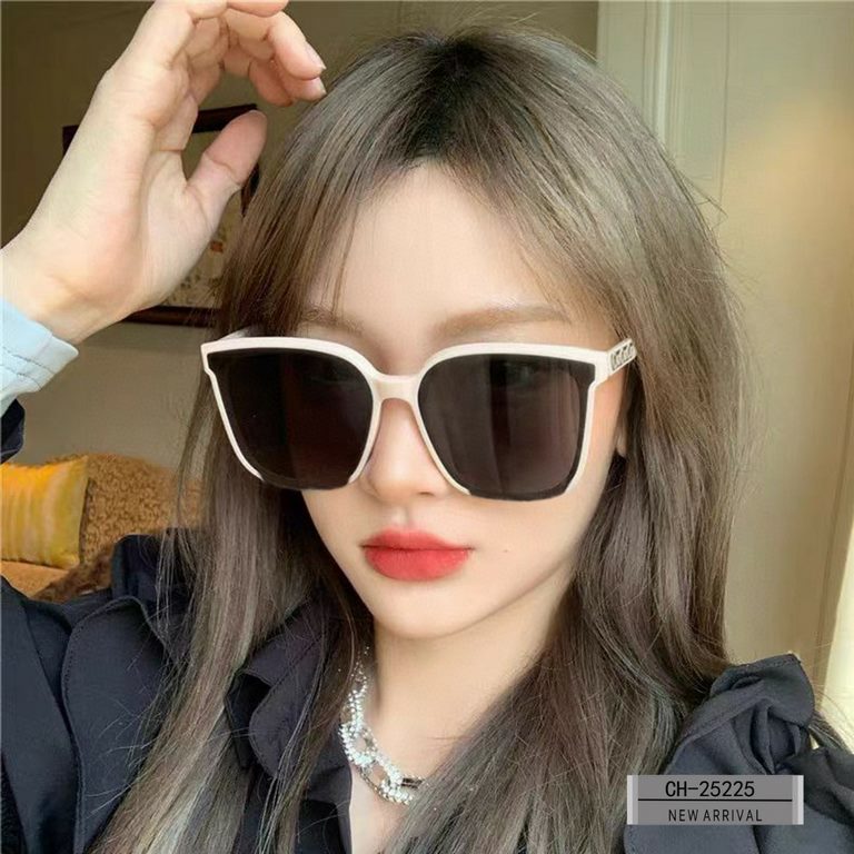 . [CHANEL France]. . [Polaroid Resin HD Lenses] . [TR Frames-Lightweight and comfortable to wear]  . . [size 62-16-143] . [   new small fragrance sunglasses to reduce the burden of glare, blocking harmful rays of radiati