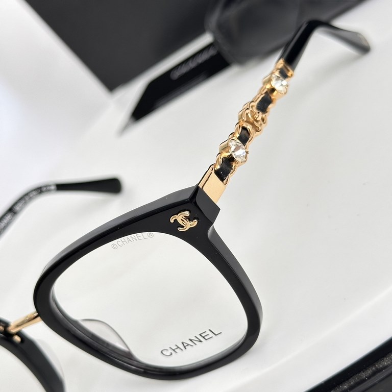 【CHANE】 Chanel's new sunglasses  , MODEL CH 6807, SIZE 52 mouth 23-145