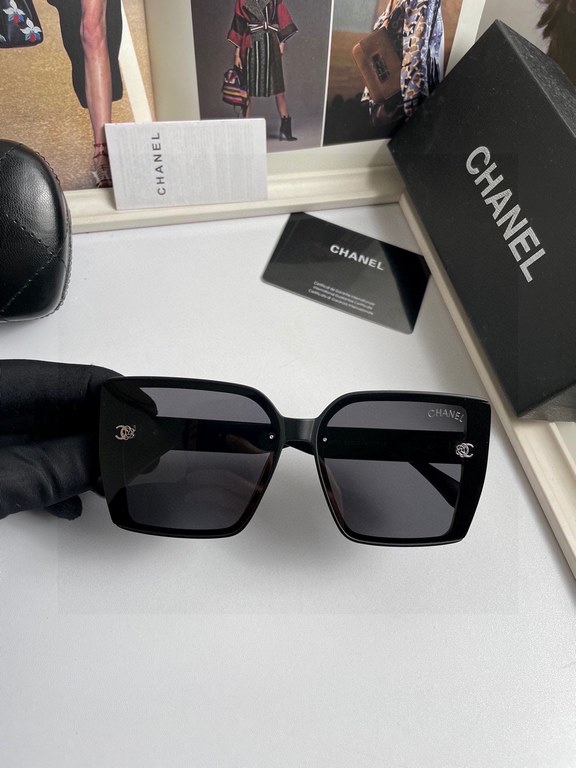 . New   CHANEL Chanel original single quality women's polarized sunglasses   TR90 Material   Imported Polaroid HD polarized lenses. The official website synchronization sale, fashion atmosphere, travel essential models, 