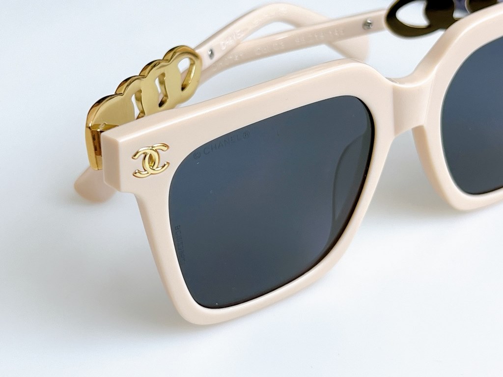 CHANEL Model CH0741 Milk White