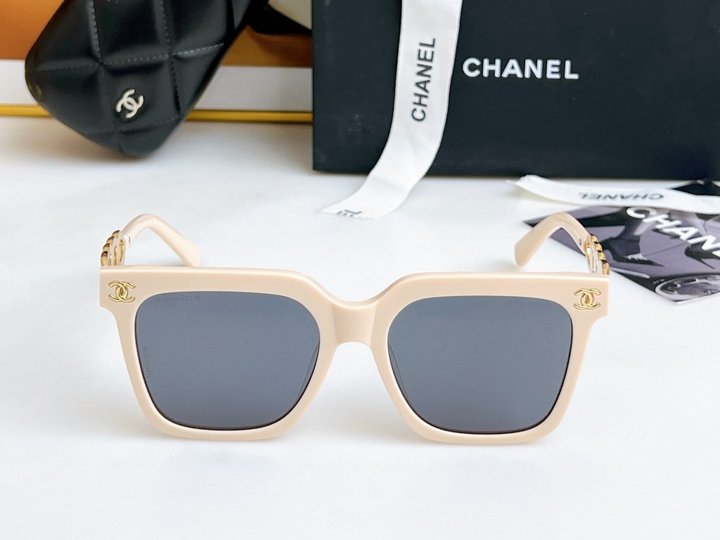 CHANEL Model CH0741 Milk White