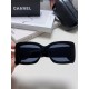 CHANEL new Xiao Xiang sunglassesClassic black and white color scheme, mirror legs covered with small fragrance logoThe key is to show a small face magic weapon