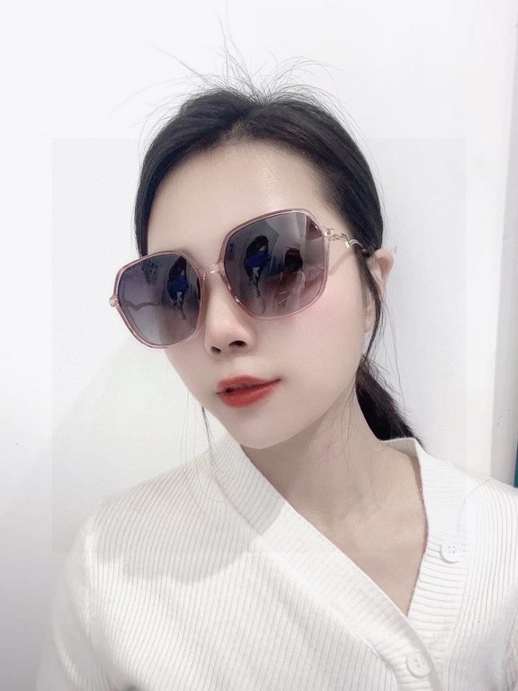 . New   CHANEL Chanel original single quality women's polarized sunglasses   imported Polaroid HD polarized lenses. The official website synchronization sale, fashion atmosphere, travel essential models, buy is to earn