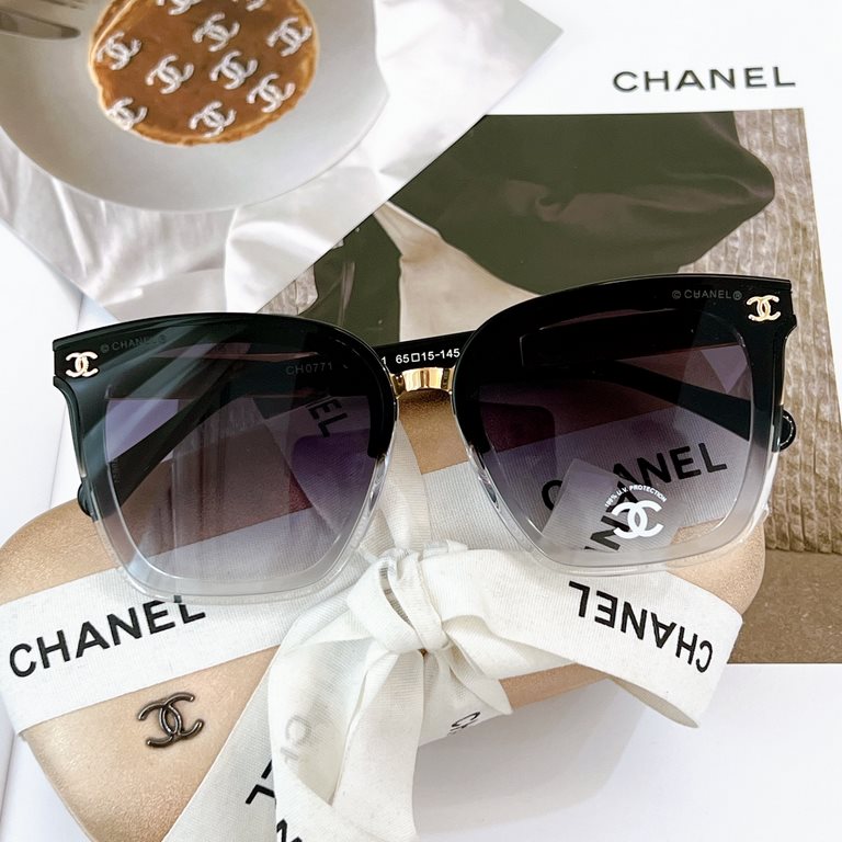 CHANEL New ArrivalCH0771 SIZE：65 mouth 15-145Versatile cover face of the classic box texture is really great!The large logo splicing on the face of the mirror leg super big brand yo