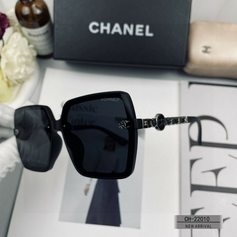 . [CHANEL France]. . [Polaroid Resin HD Lenses] . PC frames - lightweight and comfortable to wear. . [size 62-16-143] . [   new small fragrance sunglasses to reduce the burden of glare, blocking harmful rays of radiation