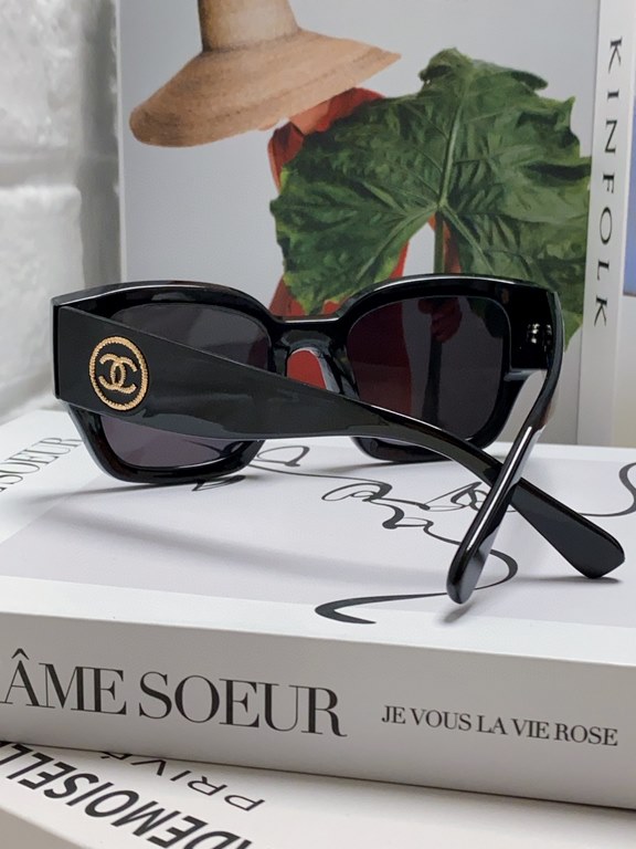 Chanel Chanel 2024 summer new sunglasses fashion small red book with the same paragraph personality trend glasses