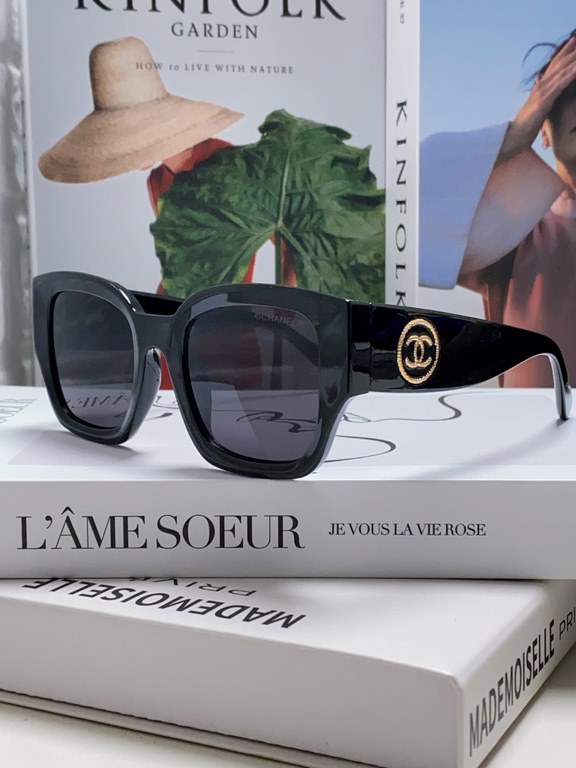 Chanel Chanel 2024 summer new sunglasses fashion small red book with the same paragraph personality trend glasses