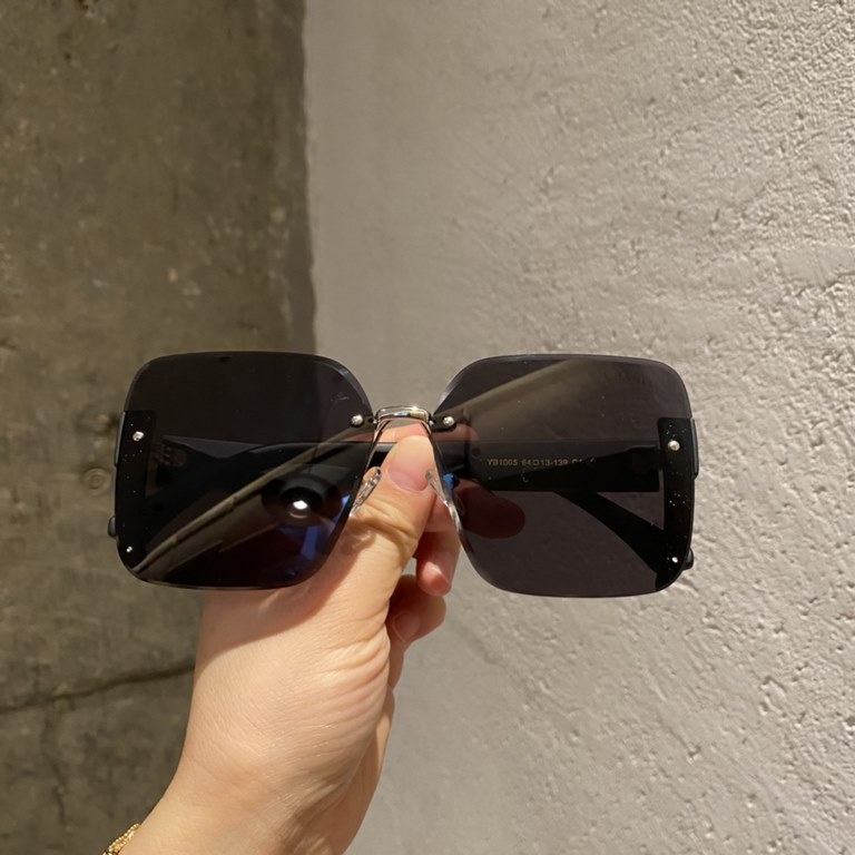 Chanel [tr Polarized Series].2024 new polarized sunglasses Style many .The classic square frame design is not picky about face shape, no matter with a coat or a dress, it is very elegant.Polarized Sunglasses Prevent UV r