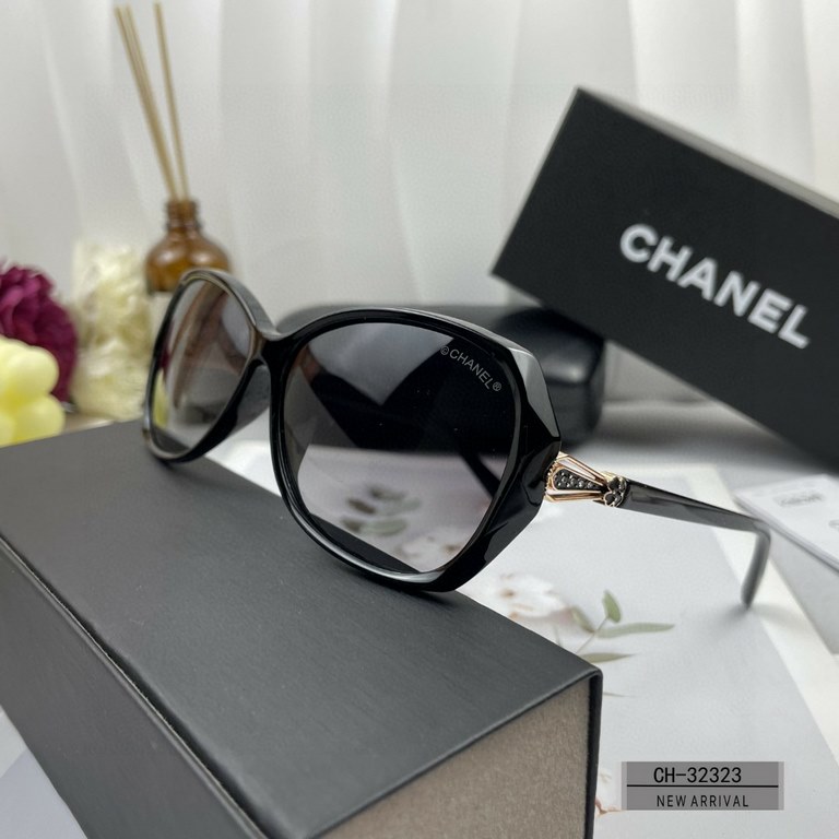 . [CHANEL France]. . [Polaroid Resin HD Lenses] . PC frames - lightweight and comfortable to wear. . [size 58-18-137] . [   new small fragrance sunglasses to reduce the burden of glare, blocking harmful rays of radiation