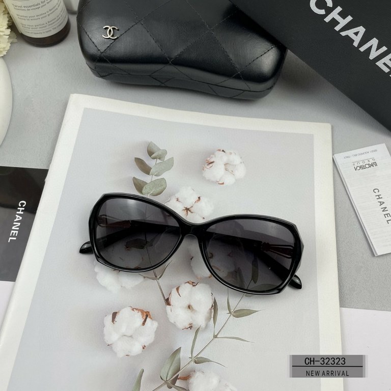 . [CHANEL France]. . [Polaroid Resin HD Lenses] . PC frames - lightweight and comfortable to wear. . [size 58-18-137] . [   new small fragrance sunglasses to reduce the burden of glare, blocking harmful rays of radiation