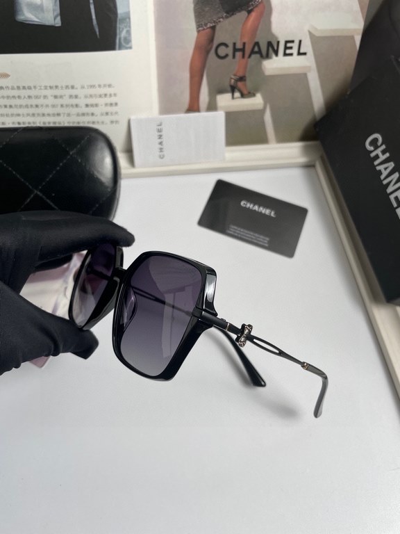 . New   CHANEL Chanel original single quality women's polarized sunglasses   imported Polaroid HD polarized lenses. The official website synchronization sale, fashion atmosphere, travel essential paragraph, buy is to ear