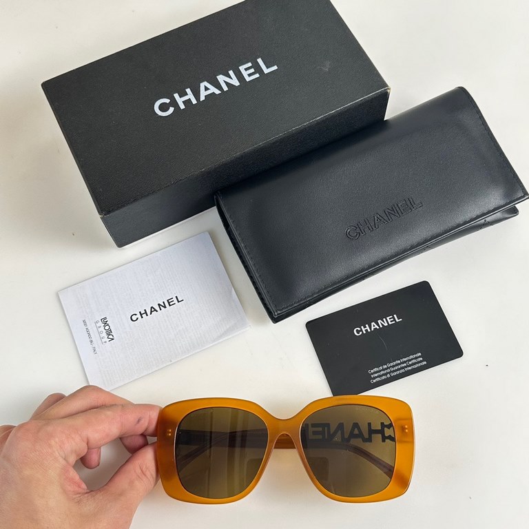 The original single authentic with diamonds. Goods high quality Barcode two-dimensional bag packaging This year's hot models [CHANEL] CHANEL CH5422B fashion sunglasses   CHANEL rectangular sunglasses letters mirror leg l