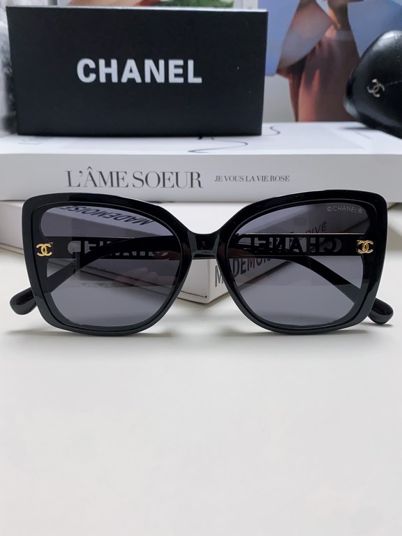 Chanel Chanel 2024 new  ch0772 hollowed out legs new to come~  Elegant temperament of the butterfly design is not picky~Retro modern sense Gift Ma Ma is also very suitable oh