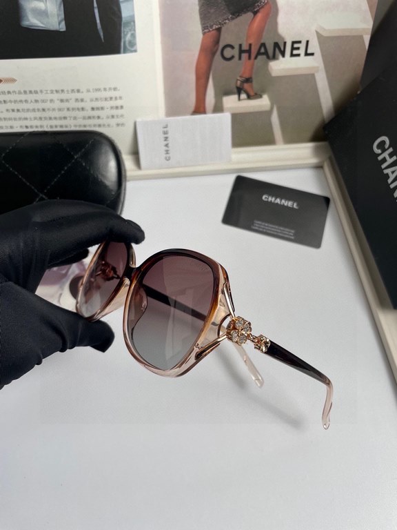 . New   CHANEL Chanel original single quality women's polarized sunglasses   imported Polaroid HD polarized lenses. The official website synchronization sale, fashion atmosphere, travel essential models, buy is to earn