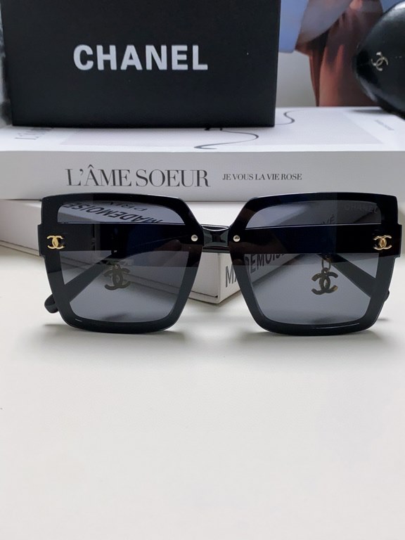 Chanel Chanel 2024 new fashion sunglasses advanced sense of large frame show face small gradient color sunglasses UV small fragrance  umbrella pendant