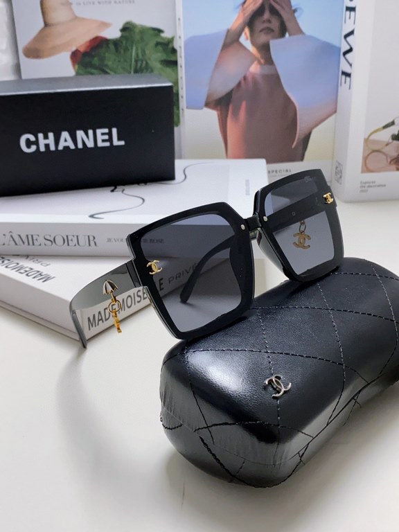 Chanel Chanel 2024 new fashion sunglasses advanced sense of large frame show face small gradient color sunglasses UV small fragrance  umbrella pendant