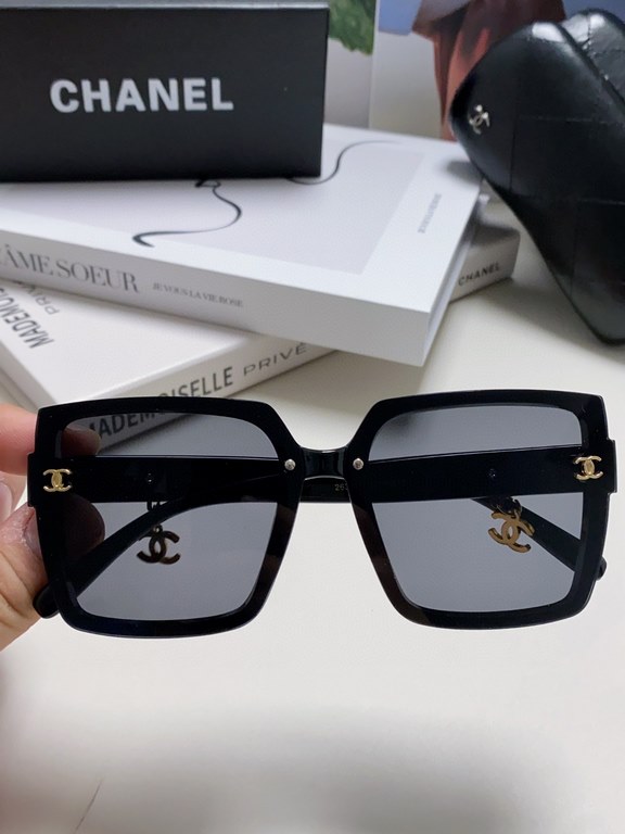 Chanel Chanel 2024 new fashion sunglasses advanced sense of large frame show face small gradient color sunglasses UV small fragrance  umbrella pendant