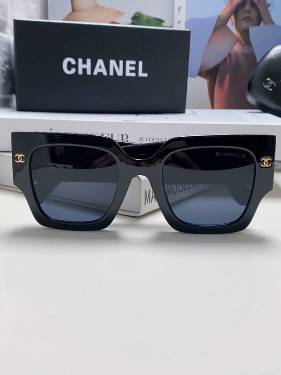 Chanel Chanel 2024 New Little Red Book Retro Women's Street Photography Sunglasses UV Protection Premium Feeling Sun Shade Vacation Sunglasses