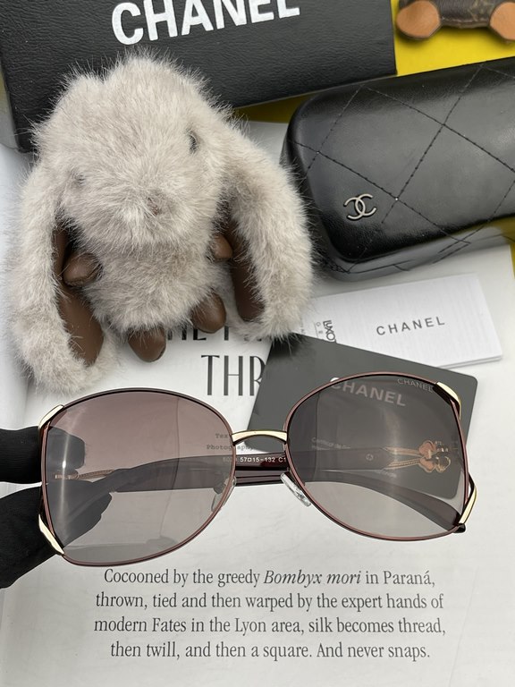 [CHANEL] CHANEL 2024 new camellia trend explosion models fashion round frame sunglasses wear comfortable Net red tide models sunglasses    Model CH9803