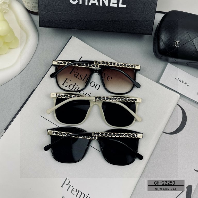 . [CHANEL France]. . [Polaroid Resin HD Lenses] . PC frames - lightweight and comfortable to wear. . [size 63-17-140] . [   new small fragrance sunglasses to reduce the burden of glare, blocking harmful rays of radiation