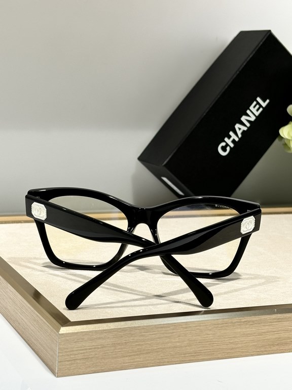 CHANELGrandma Chanel Classic Vegan MirrorCH71468Size 56 18-145