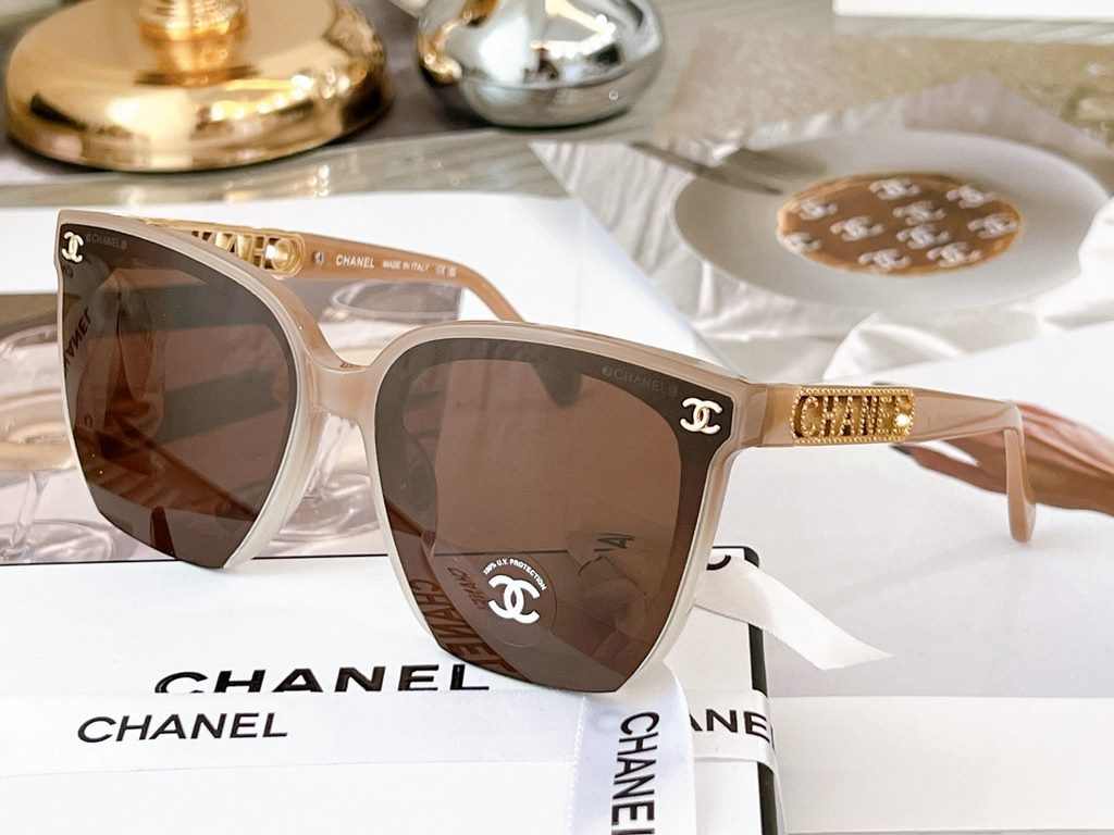 High-quality Price adjustment   CHANEL Lower side of the extended cut edge with tight letters embellishment highlights the fashion personality Model CH0775 Size 64 mouth 15-145