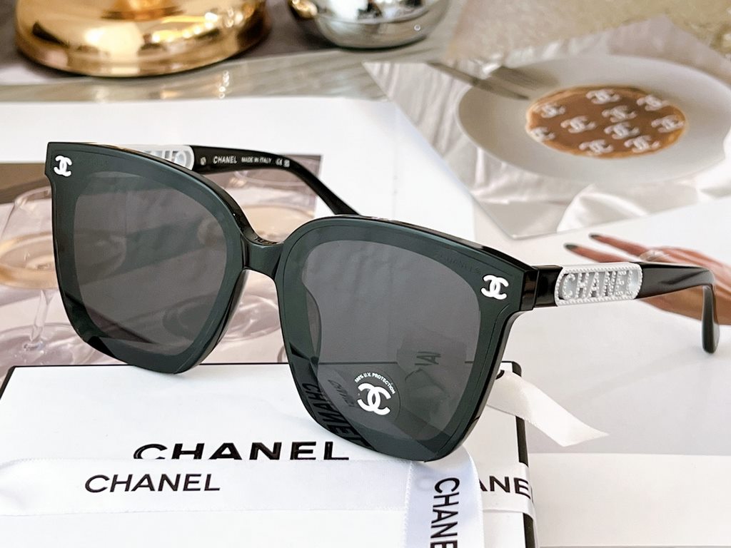 High-quality Price adjustment   CHANEL Lower side of the extended cut edge with tight letters embellishment highlights the fashion personality Model CH0775 Size 64 mouth 15-145