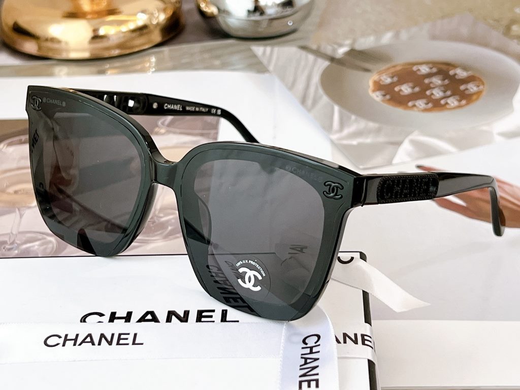 High-quality Price adjustment   CHANEL Lower side of the extended cut edge with tight letters embellishment highlights the fashion personality Model CH0775 Size 64 mouth 15-145