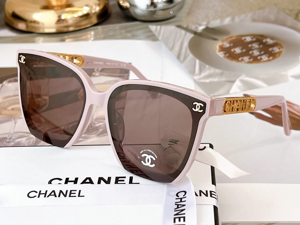 High-quality Price adjustment   CHANEL Lower side of the extended cut edge with tight letters embellishment highlights the fashion personality Model CH0775 Size 64 mouth 15-145