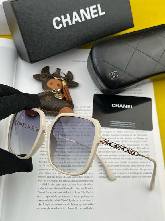 [CHANEL] CHANEL 2024 new trend explosion models fashion box sunglasses wear comfortable Net red tide models sunglasses Ms. high-definition thickened polarized sunglasses     high-quality TR frame    model CH3375