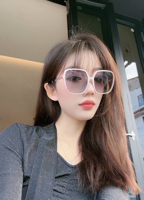 [CHANEL] CHANEL 2024 new trend explosion models fashion box sunglasses wear comfortable Net red tide models sunglasses Ms. high-definition thickened polarized sunglasses     high-quality TR frame    model CH3375