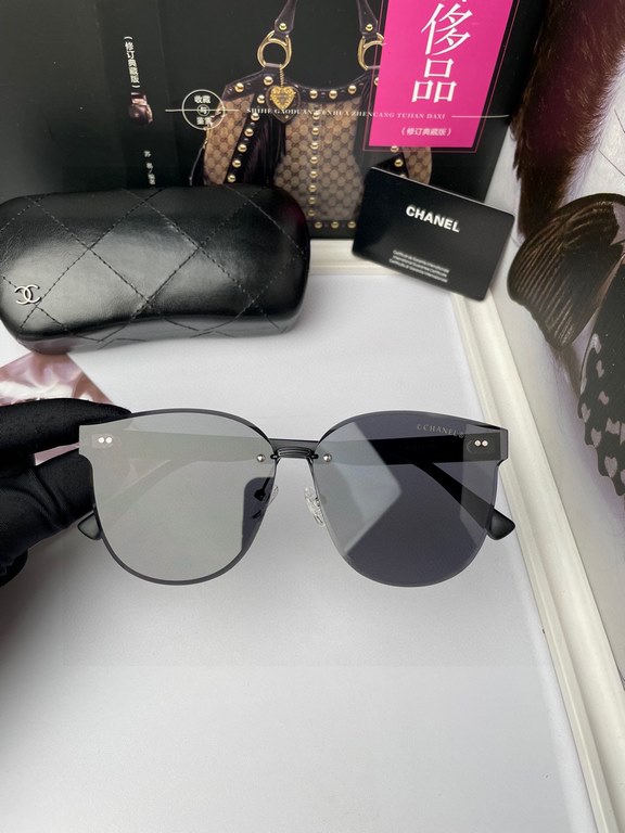 . New CHANEL Chanel high quality women's polarized sunglasses   TR90 Material   Imported Polaroid HD polarized lenses. The official website synchronization sale, fashionable atmosphere, travel essential models, buy is to