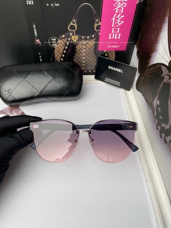 . New CHANEL Chanel high quality women's polarized sunglasses   TR90 Material   Imported Polaroid HD polarized lenses. The official website synchronization sale, fashionable atmosphere, travel essential models, buy is to