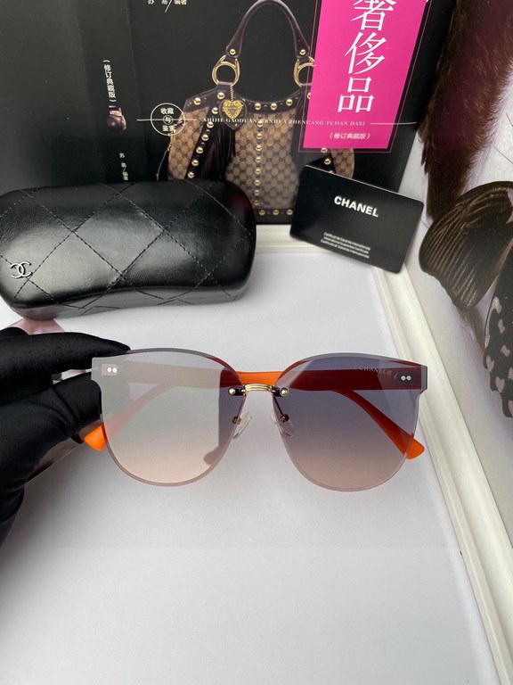 . New CHANEL Chanel high quality women's polarized sunglasses   TR90 Material   Imported Polaroid HD polarized lenses. The official website synchronization sale, fashionable atmosphere, travel essential models, buy is to