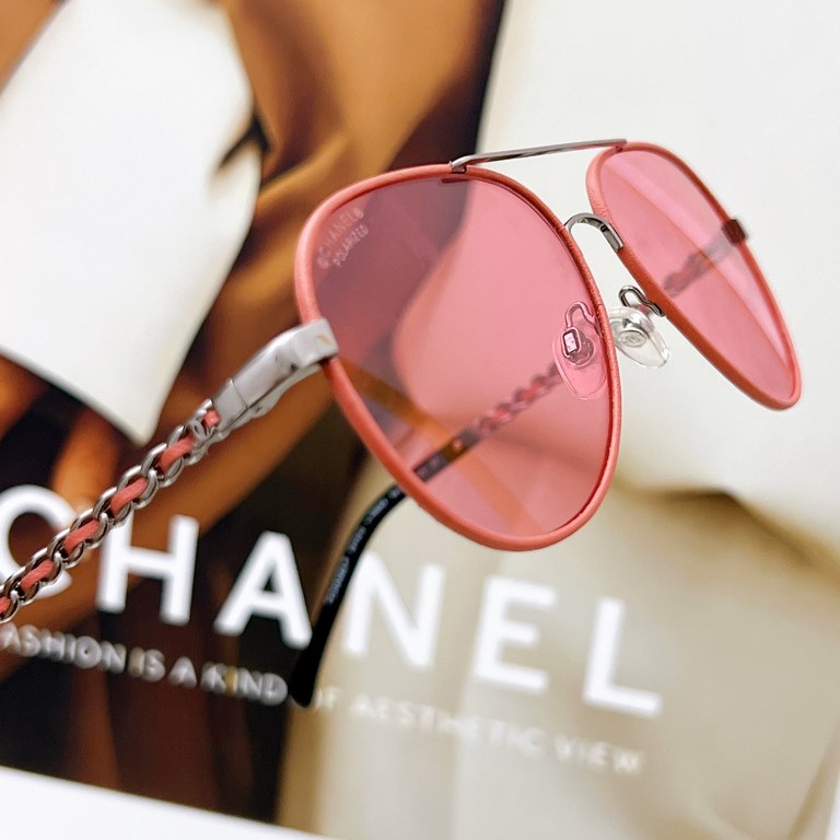 Fragrant Grandma Model ch4219-Q Size 5914-145 Women's Aviation Toadstool Classic Iconic Chain. Sheepskin one-piece temples High-end fashion Frame is all wrapped in sheepskin Lenses are made of classic Polaroid Polarized 