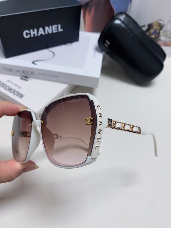 Chanel Chanel Europe and the United States outside the new sunglasses C family net red men and women models big brand sunglasses travel driving glasses trendy version with leather chain