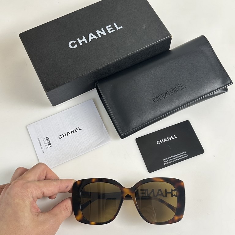 The original single authentic with diamonds. Goods high quality Barcode two-dimensional bag packaging This year's hot models [CHANEL] CHANEL CH5422B fashion sunglasses   CHANEL rectangular sunglasses letters mirror leg l