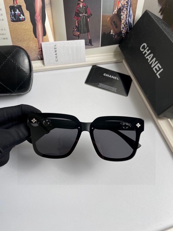 . New   CHANEL CHANEL original single quality women's polarized sunglasses   TR90 Material   Imported Polaroid HD polarized lenses. The official website synchronization sale, fashion atmosphere, travel essential models, 