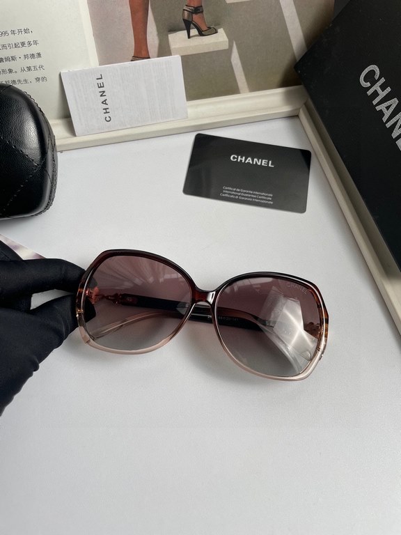 . New   CHANEL Chanel original single quality women's polarized sunglasses   imported Polaroid HD polarized lenses. The official website synchronization sale, fashion atmosphere, travel essential models, buy is to earn