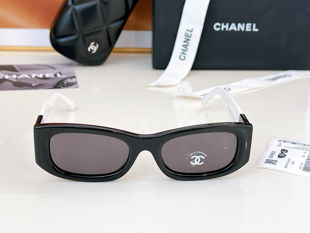 CHANEL High Edition 5525 Panda Color